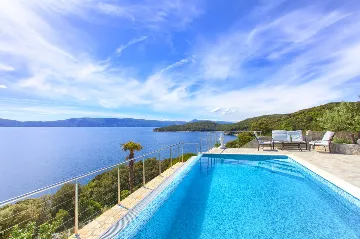 House for 5 Guests with Infinity Pool in Vrh