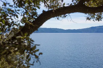 House for 5 Guests with Infinity Pool in Vrh