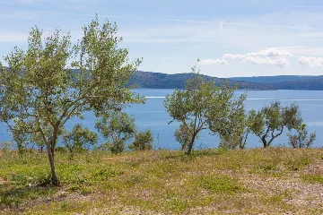 House for 5 Guests with Infinity Pool in Vrh