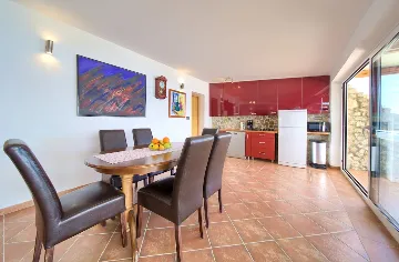 House for 5 Guests with Infinity Pool in Vrh