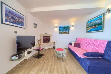 House for 5 Guests with Infinity Pool in Vrh