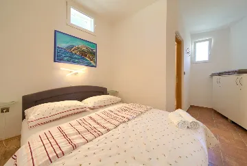 House for 5 Guests with Infinity Pool in Vrh