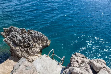 House for 5 Guests with Infinity Pool in Vrh