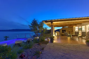 House for 5 Guests with Infinity Pool in Vrh