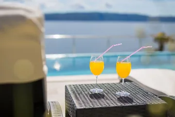 House for 5 Guests with Infinity Pool in Vrh