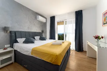 House in Sveti Vid for 8 guests with sea view pool