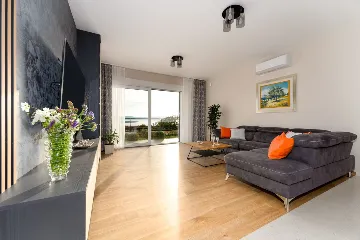 House in Sveti Vid for 8 guests with sea view pool