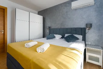 House in Sveti Vid for 8 guests with sea view pool