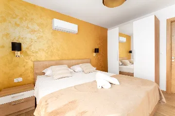 House in Sveti Vid for 8 guests with sea view pool