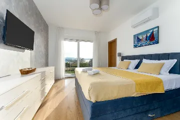 House in Sveti Vid for 8 guests with sea view pool