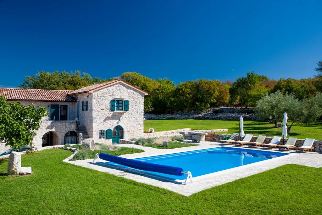 3-Bedroom House in Strilčići with Pool & Sea Views