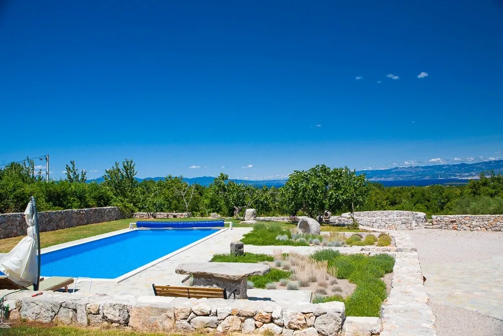 3-Bedroom House in Strilčići with Pool & Sea Views