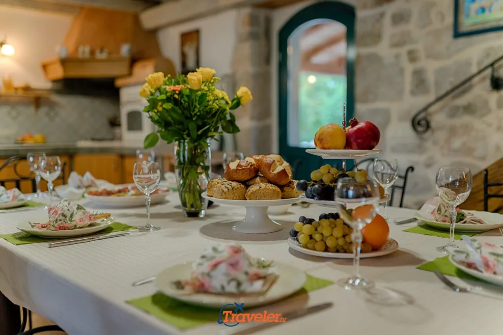 3-Bedroom House in Strilčići with Pool & Sea Views