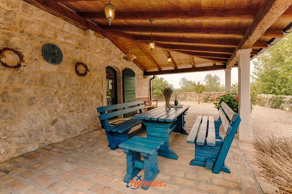 3-Bedroom House in Strilčići with Pool & Sea Views