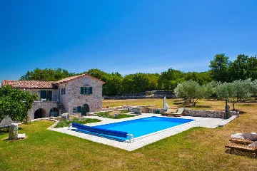 3-Bedroom House in Strilčići with Pool & Sea Views