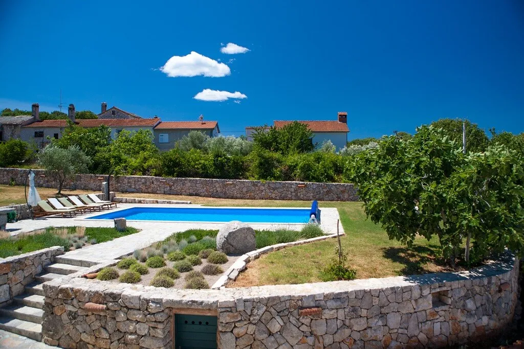 3-Bedroom House in Strilčići with Pool & Sea Views