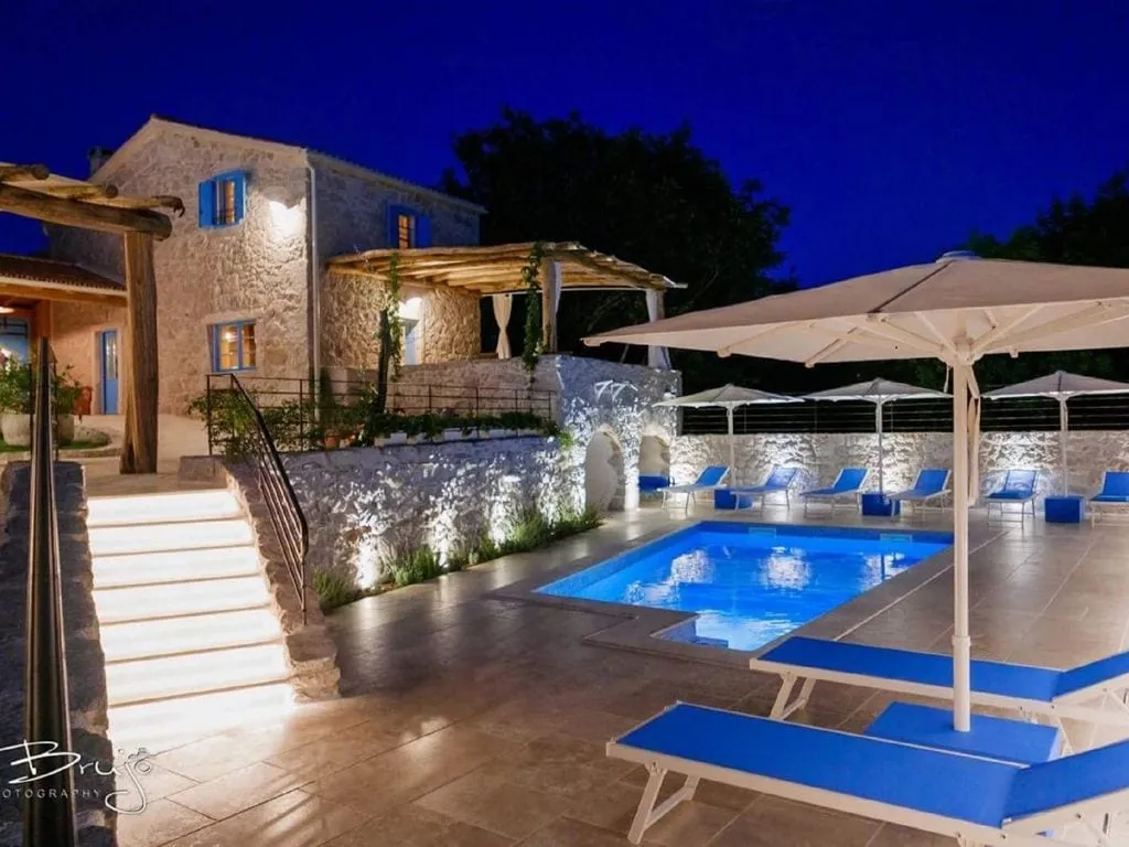 Renovated House with Private Pool in Gabonjin