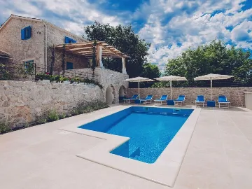 Renovated House with Private Pool in Gabonjin