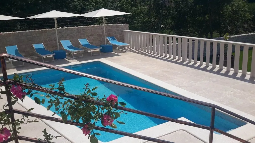 Renovated House with Private Pool in Gabonjin