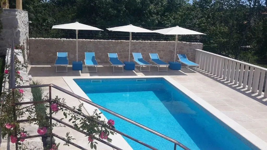 Renovated House with Private Pool in Gabonjin
