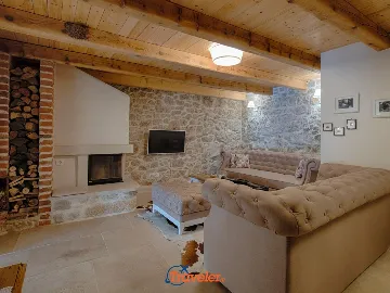 Renovated House with Private Pool in Gabonjin