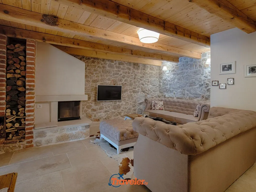 Renovated House with Private Pool in Gabonjin