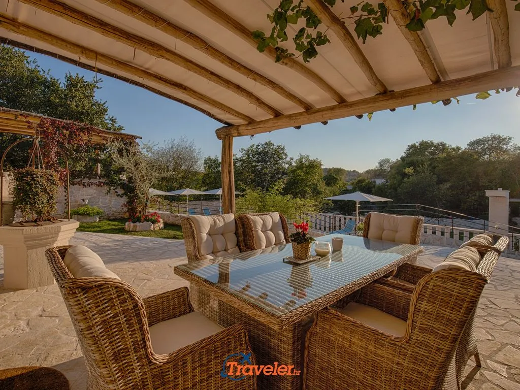 Renovated House with Private Pool in Gabonjin