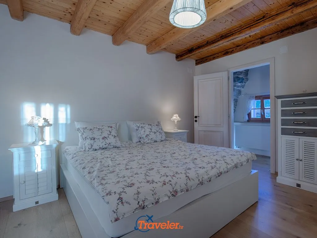 Renovated House with Private Pool in Gabonjin