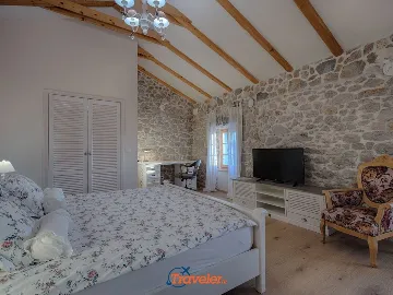 Renovated House with Private Pool in Gabonjin