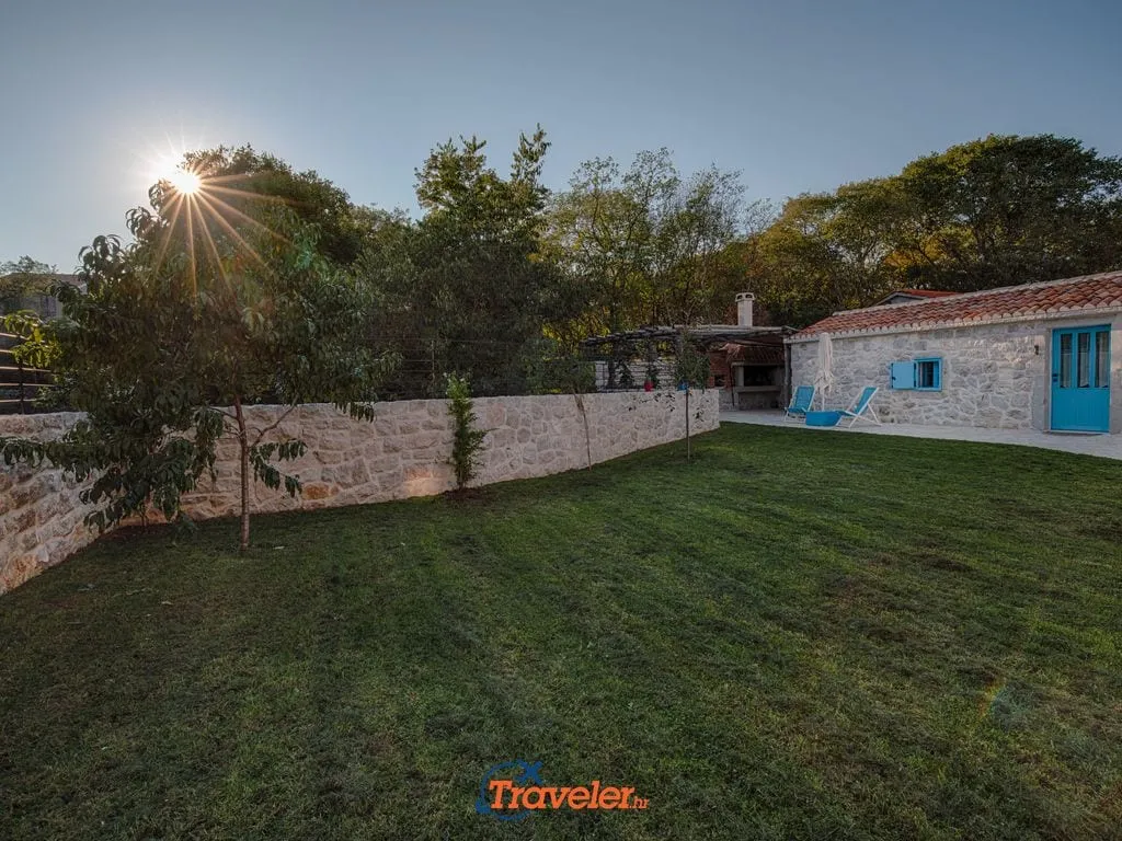 Renovated House with Private Pool in Gabonjin