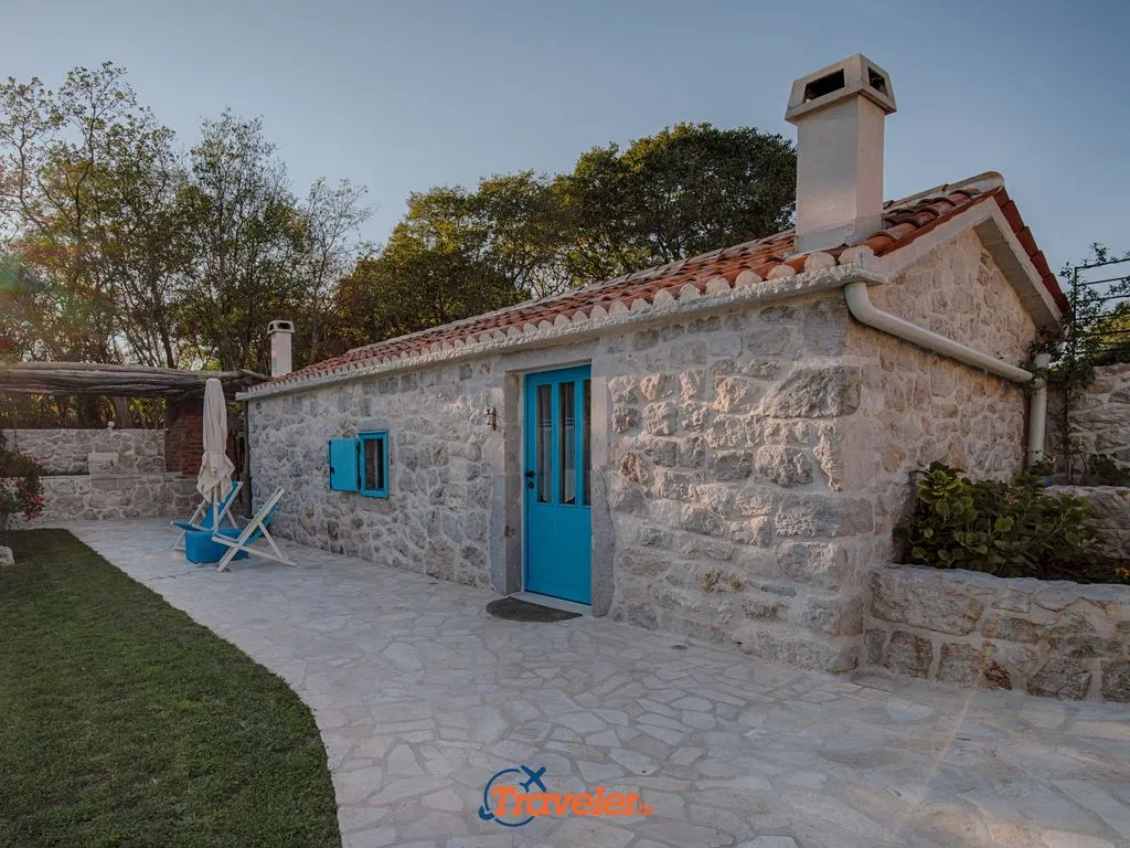 Renovated House with Private Pool in Gabonjin
