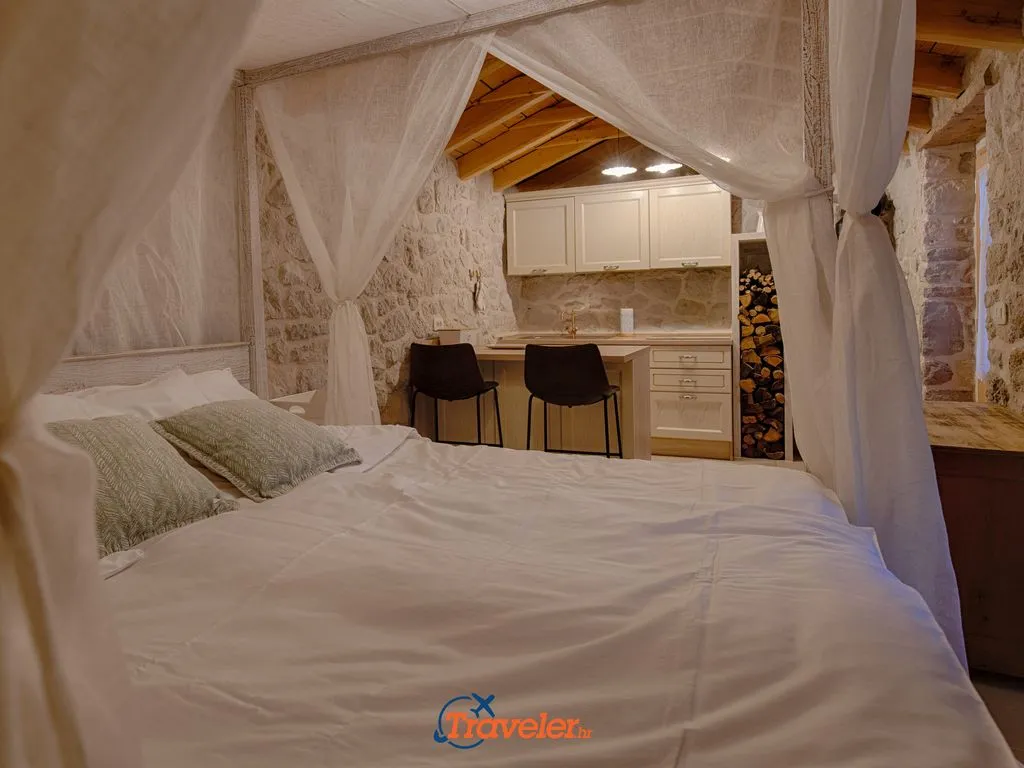 Renovated House with Private Pool in Gabonjin