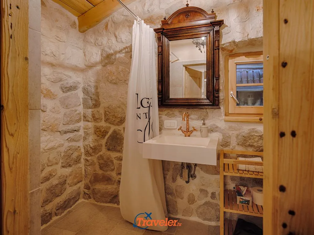 Renovated House with Private Pool in Gabonjin