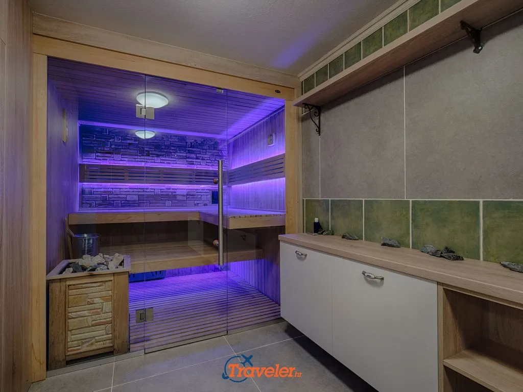 Renovated House with Private Pool in Gabonjin