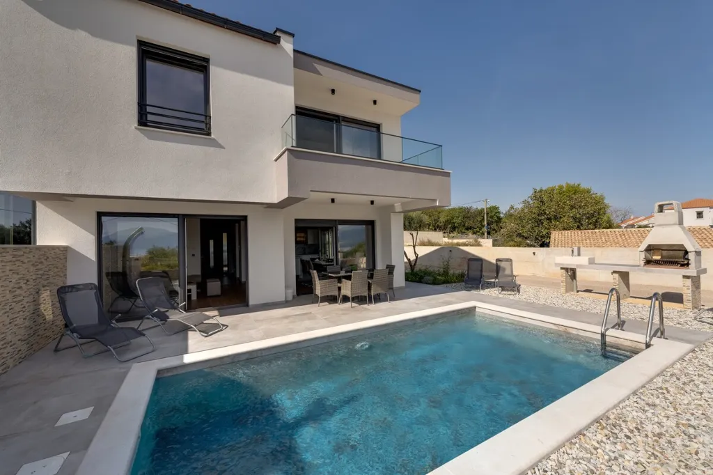 Semi-Detached House in Risika for Up to 6 Guests