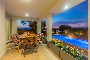 Modern House with Pool for 10 Guests in Ljutići