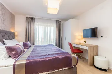 Modern House with Pool for 10 Guests in Ljutići