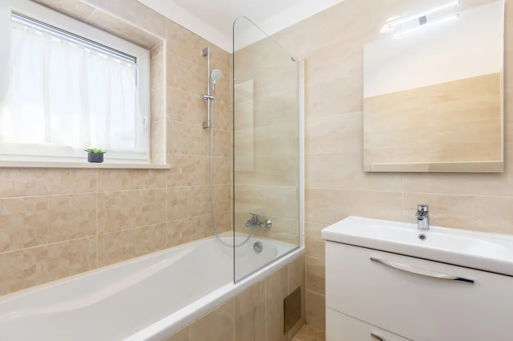 Modern House with Pool for 10 Guests in Ljutići