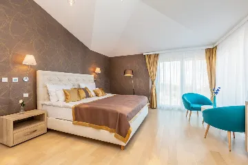 Modern House with Pool for 10 Guests in Ljutići