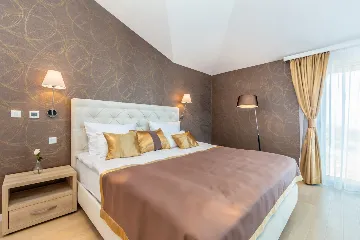 Modern House with Pool for 10 Guests in Ljutići