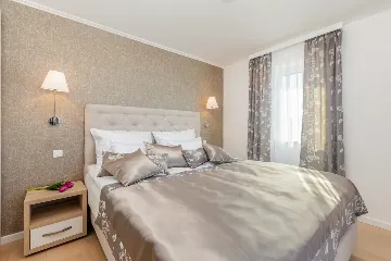 Modern House with Pool for 10 Guests in Ljutići