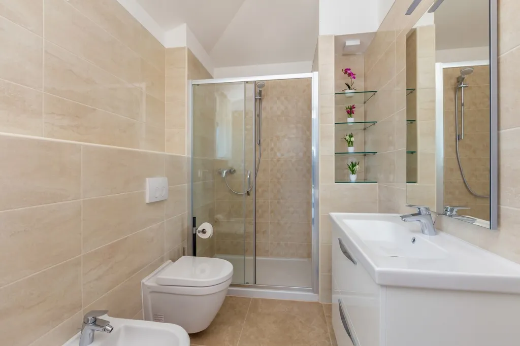 Modern House with Pool for 10 Guests in Ljutići