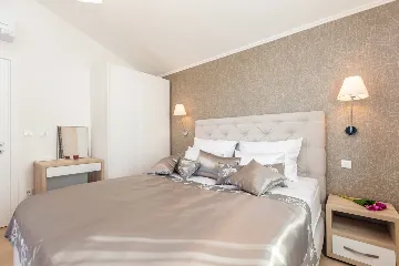 Modern House with Pool for 10 Guests in Ljutići