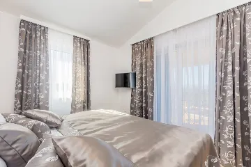 Modern House with Pool for 10 Guests in Ljutići