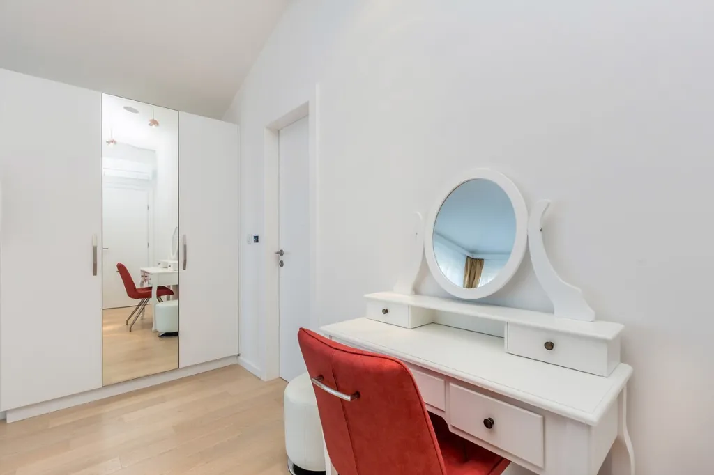 Modern House with Pool for 10 Guests in Ljutići
