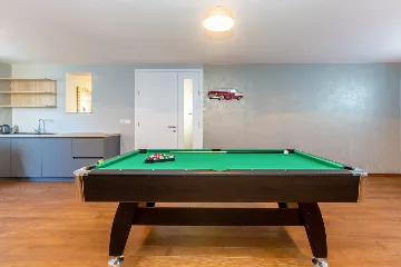 Modern House with Pool for 10 Guests in Ljutići