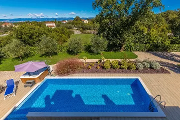 Modern House with Pool for 10 Guests in Ljutići