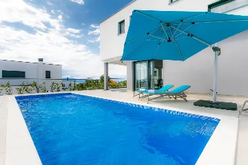 4-Bedroom Villa with Pool & Sea View in Kremenići