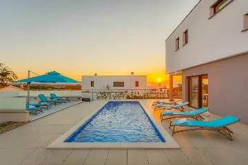 4-Bedroom Villa with Pool & Sea View in Kremenići
