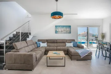 4-Bedroom Villa with Pool & Sea View in Kremenići